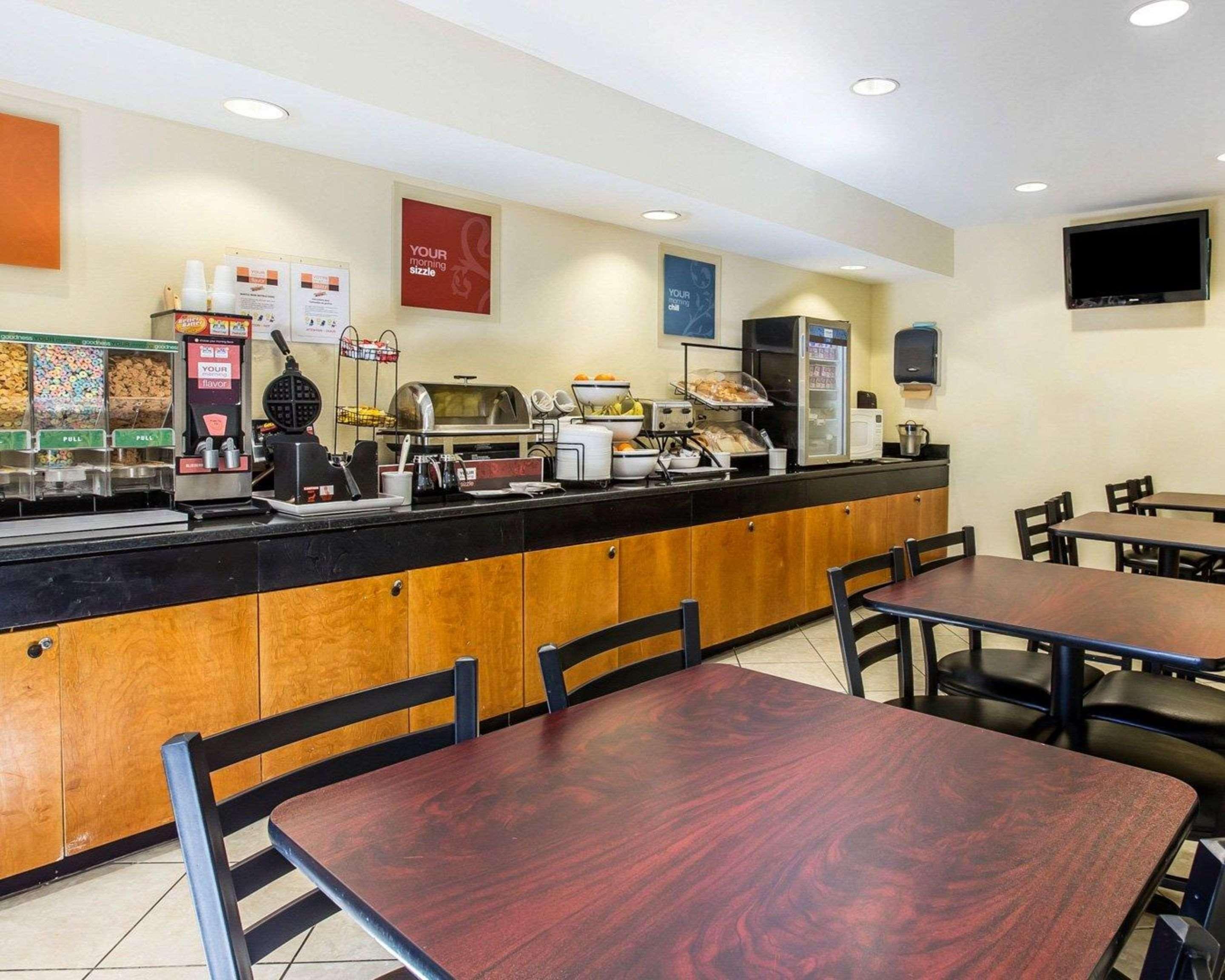 Quality Inn Darien-North Brunswick Экстерьер фото