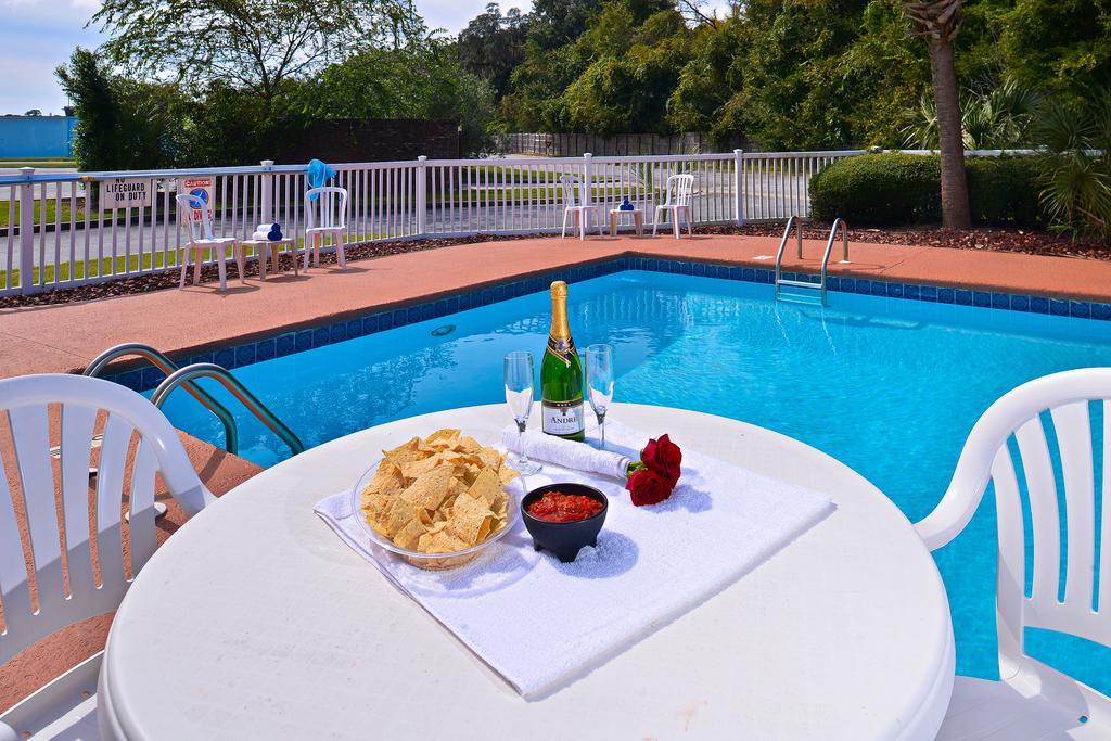Quality Inn Darien-North Brunswick Экстерьер фото